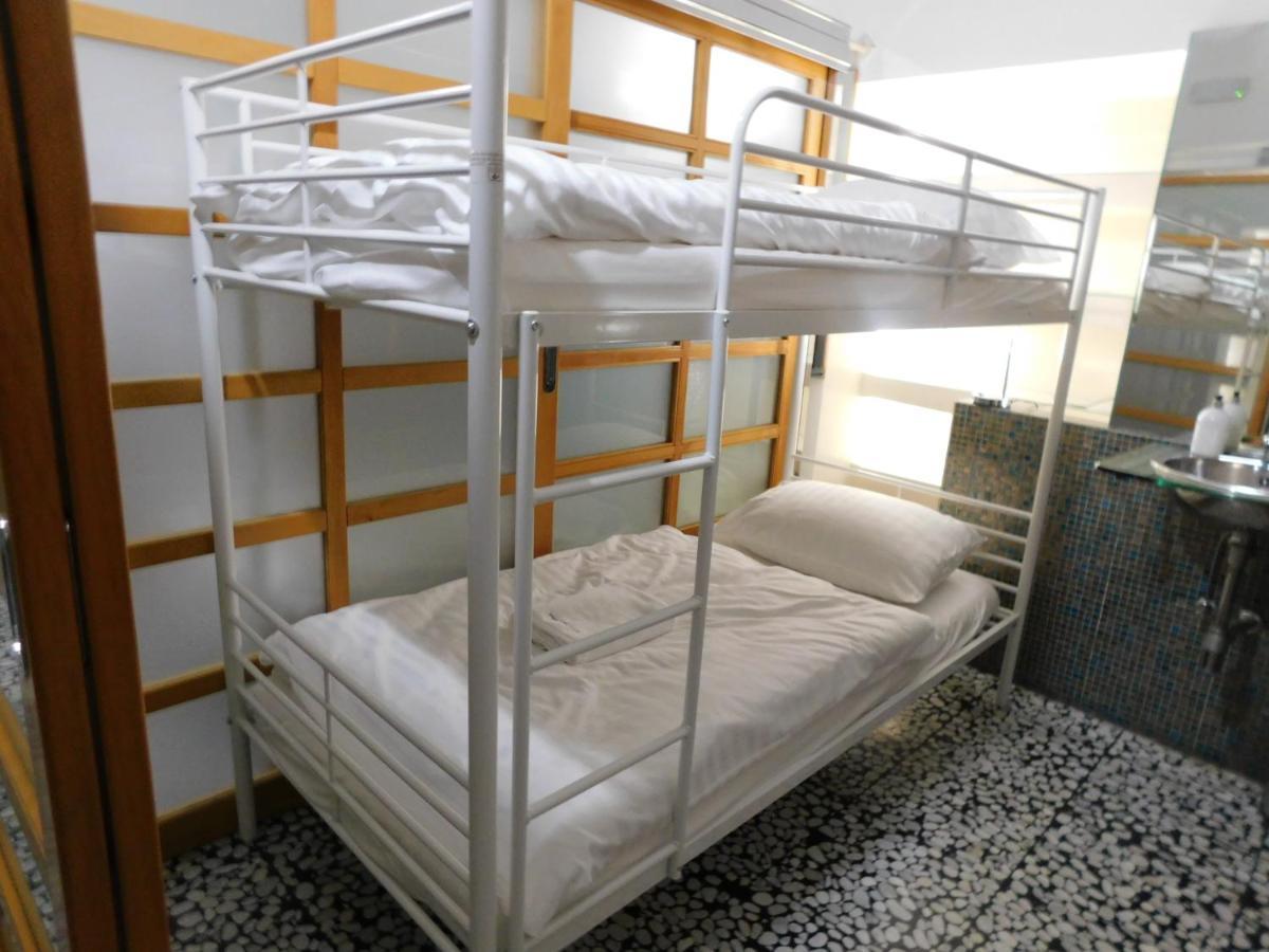 Hostel Hospitality House - H H H Ljubljana Buitenkant foto