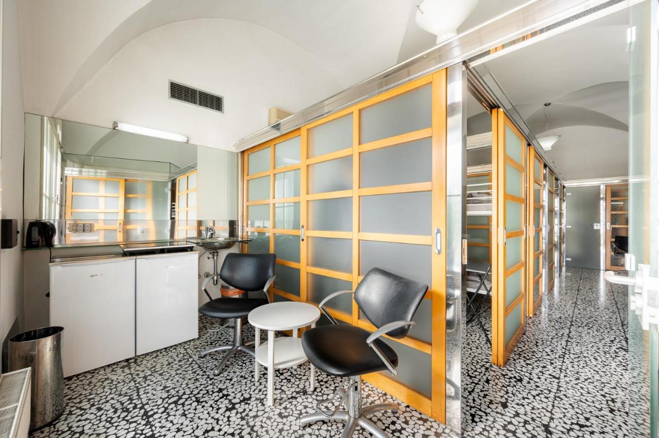Hostel Hospitality House - H H H Ljubljana Buitenkant foto