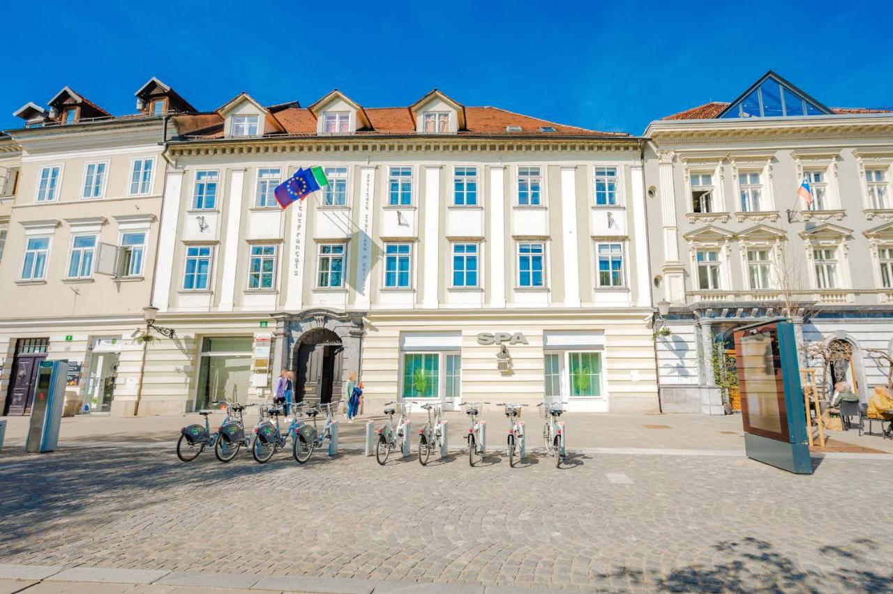 Hostel Hospitality House - H H H Ljubljana Buitenkant foto
